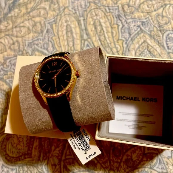 MK watch, black, new with tag shopping_8700f9af-be1c-4fa0-  main image 2